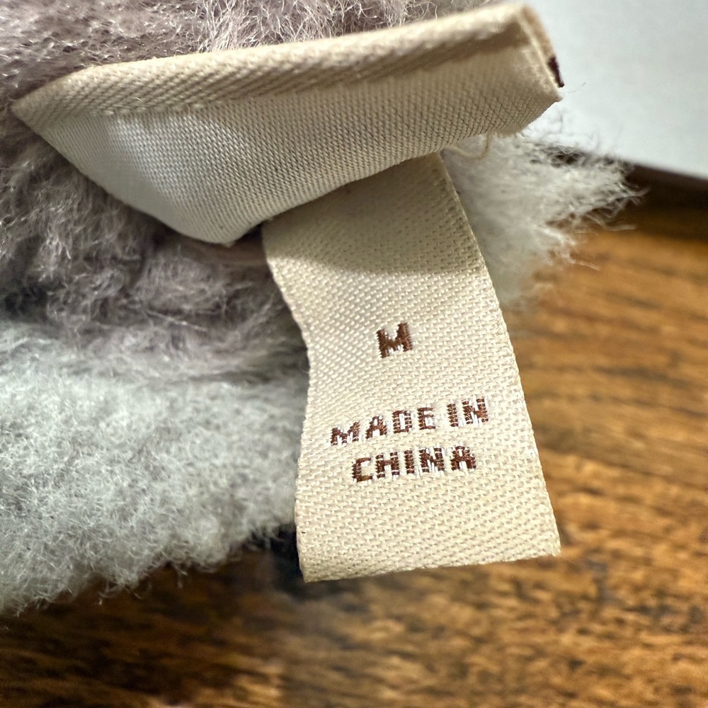 UGG Sheepskin Gloves (lined) - Picture 8 of 9